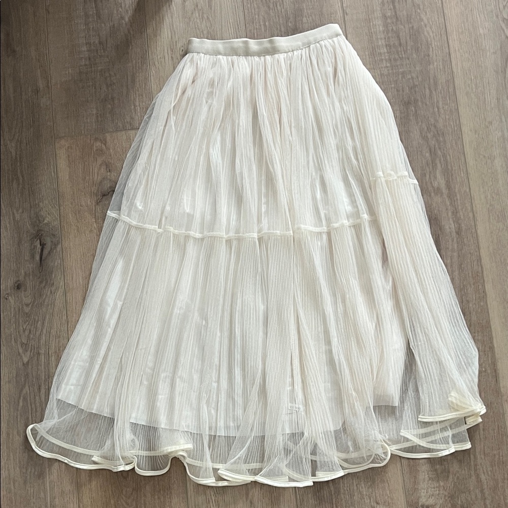 Elegant White Pleated Skirt